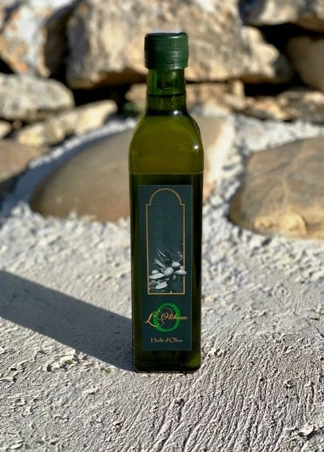 Bouteille d’huile d’olive du domaine